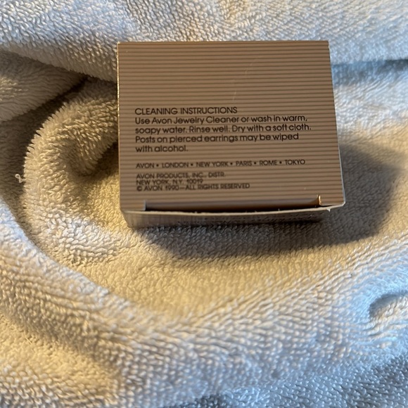 Avon 1990 Vintage Sparkling Reflection Gold tone Crystal Earrings - Picture 4 of 4